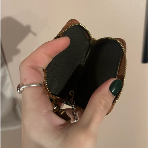 Mini LV keychain coin holder - Picture 4 of 4